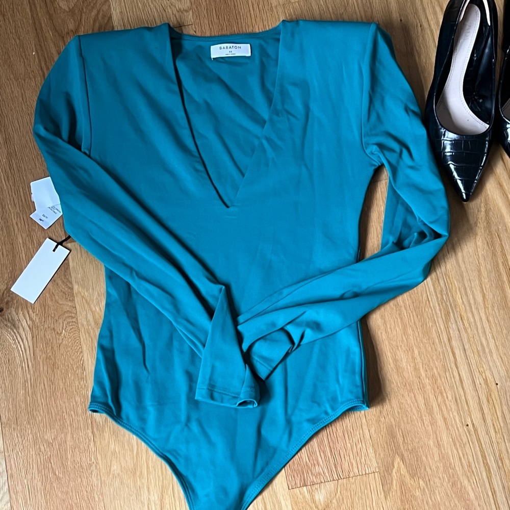 Brand new Aritzia top